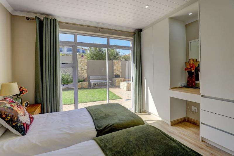 To Let 4 Bedroom Property for Rent in Pinnacle Point Golf Estate Western Cape
